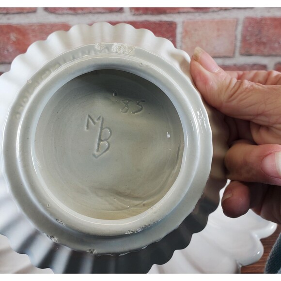 Exquisite White Porcelain Flower Petal Crudités Platter – Elegant Entertaining - Picture 6 of 9